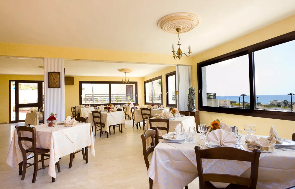 sala ristorante di giorno