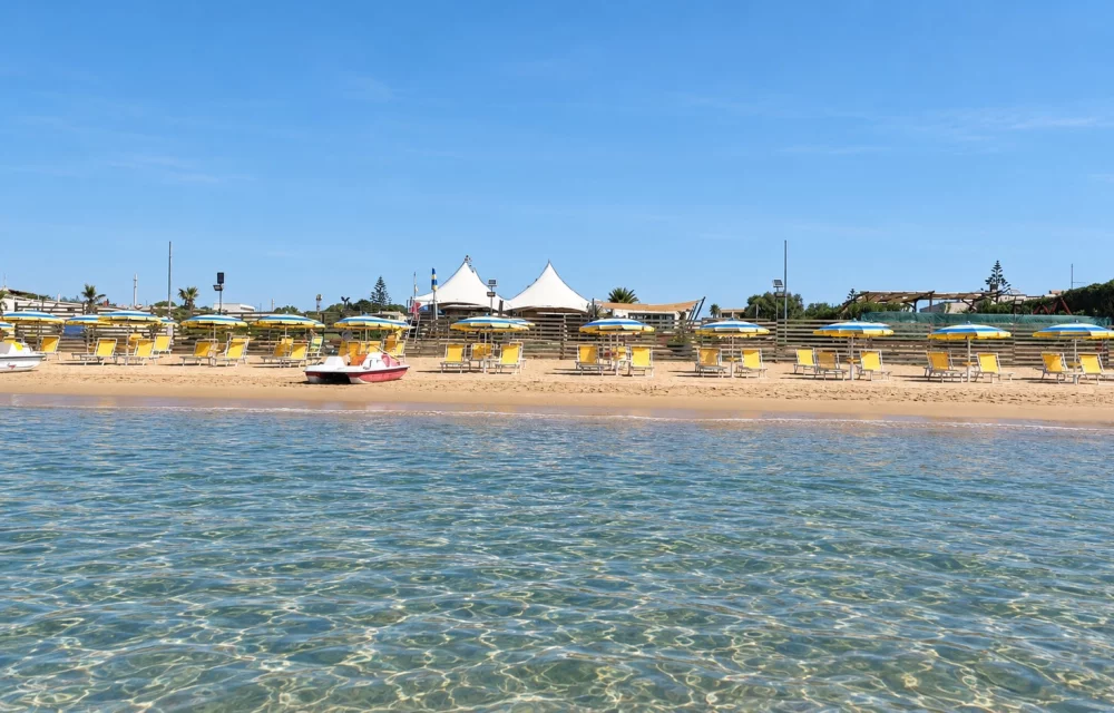 spiaggia vista dal mare